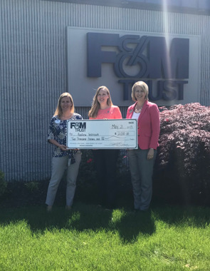 check presentation photo